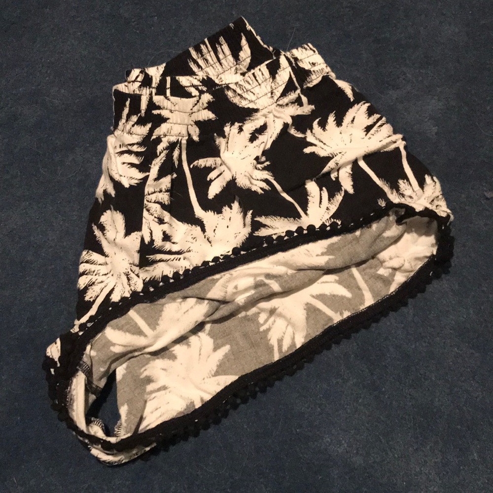 VS PINK black and white palm tree shorts - Size M